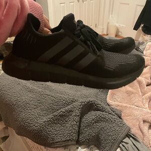 Adidas Sneakers